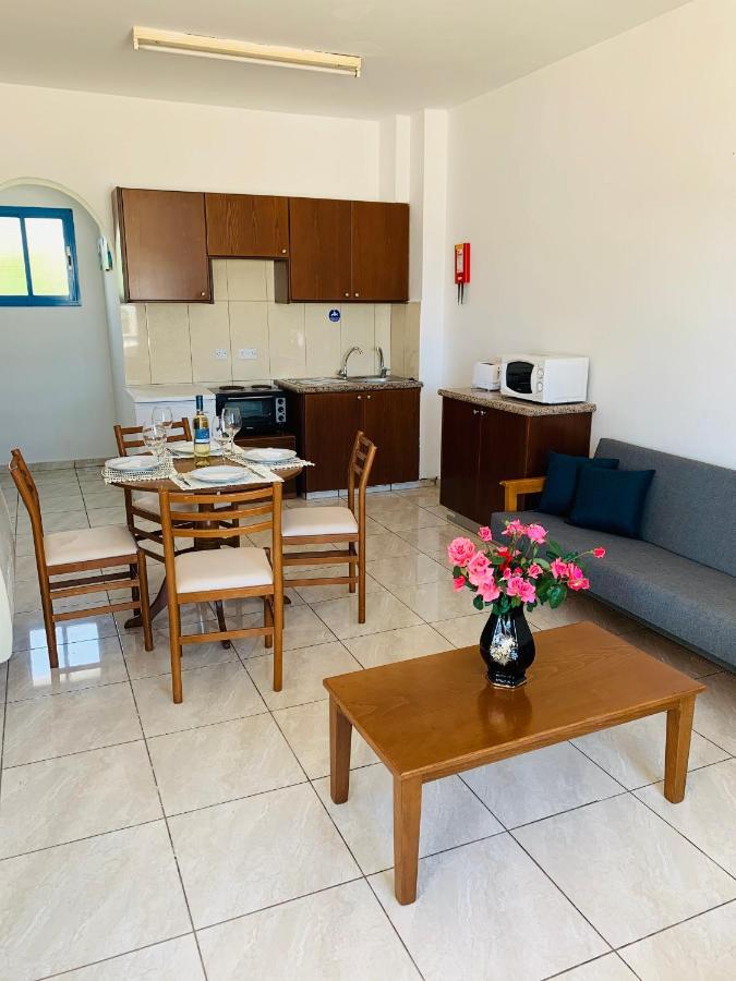 Kefalonitis Hotel Apartments Paphos Eksteriør bilde