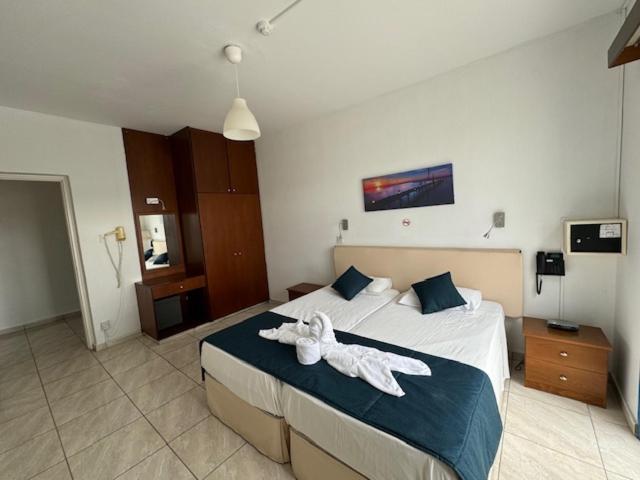 Kefalonitis Hotel Apartments Paphos Eksteriør bilde