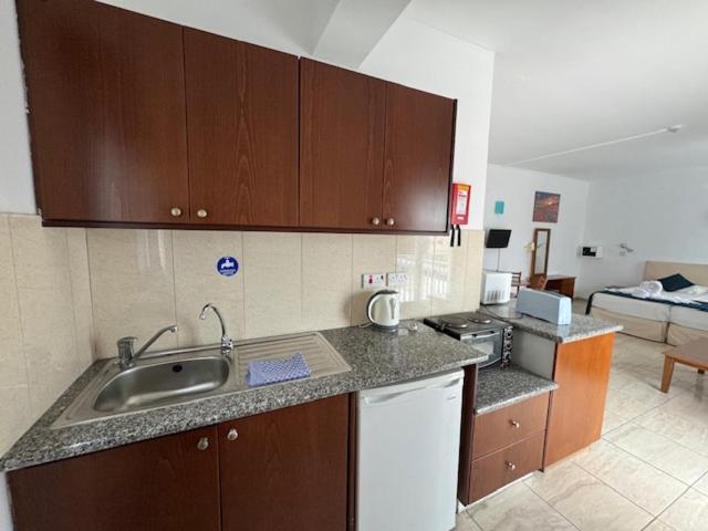 Kefalonitis Hotel Apartments Paphos Eksteriør bilde