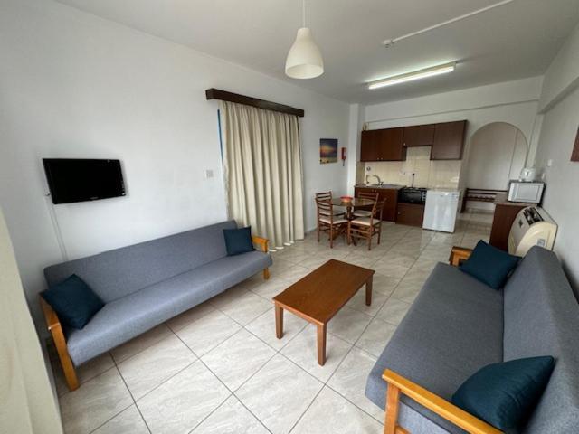 Kefalonitis Hotel Apartments Paphos Eksteriør bilde