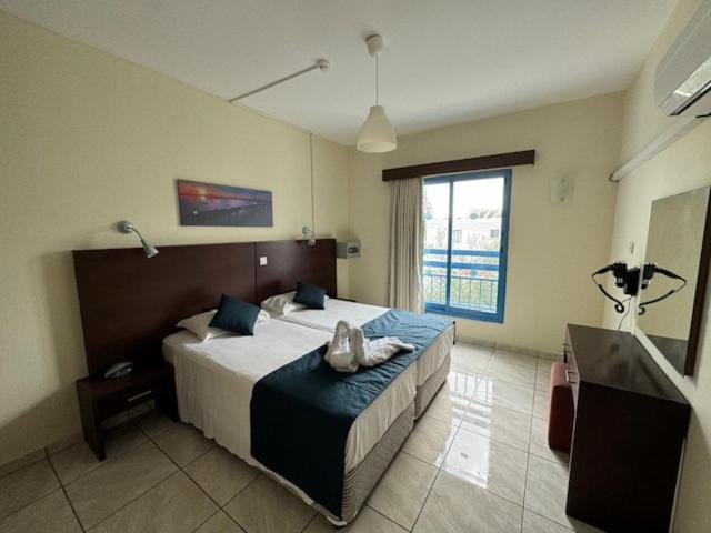 Kefalonitis Hotel Apartments Paphos Eksteriør bilde