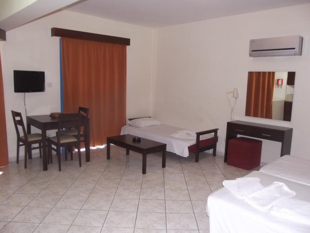 Kefalonitis Hotel Apartments Paphos Rom bilde