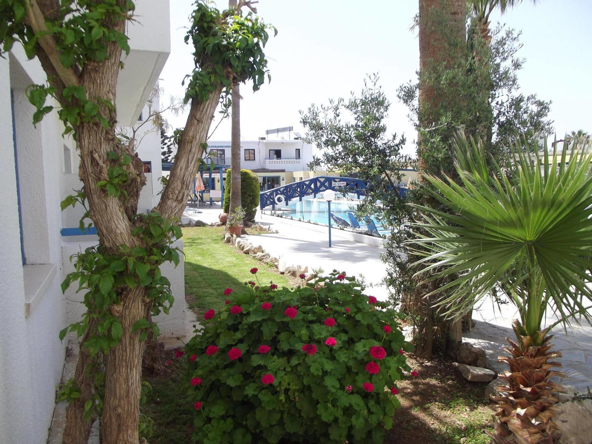 Kefalonitis Hotel Apartments Paphos Eksteriør bilde